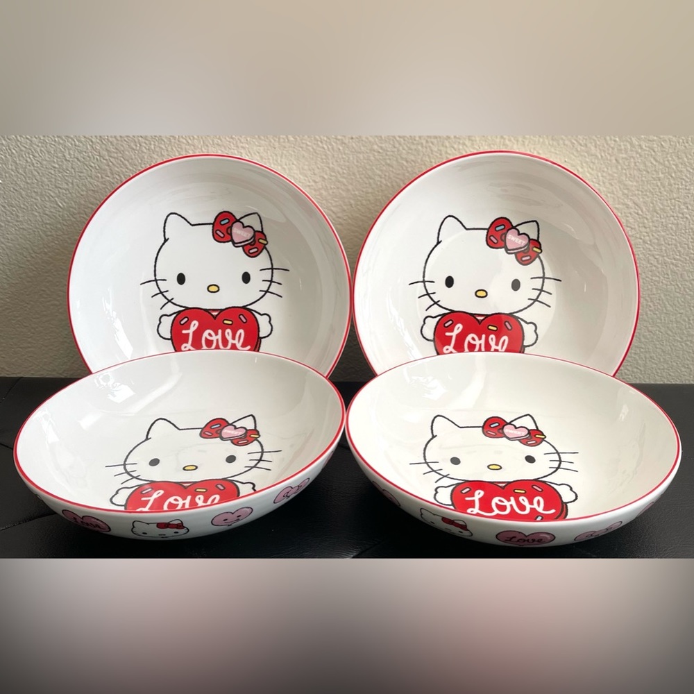 Set Of 4 Hello Kitty 9" Ceramic Love Valentine's Pasta Bowls